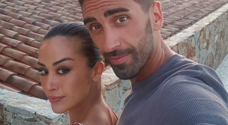 Giorgia Palmas è incinta di Filippo Magnini: la foto con il pancione