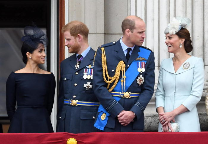 Harry e Meghan e le vipere a corte, arriva libro ‘bomba’ sull’addio dalla Royal Family