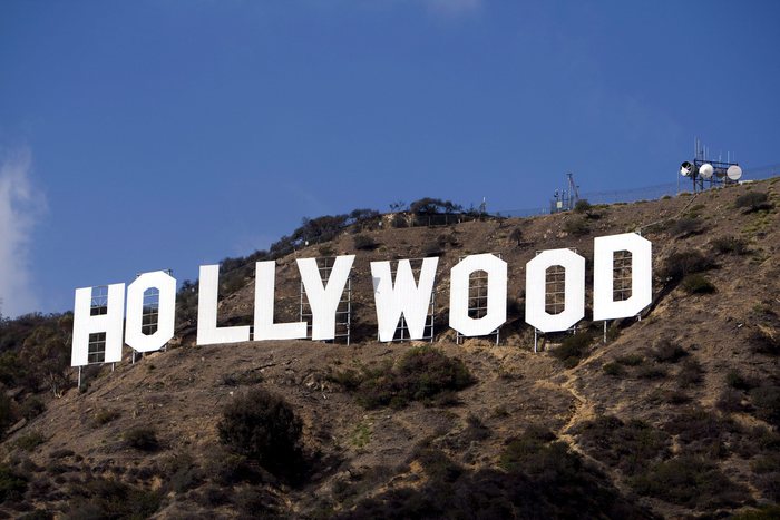 Hollywood scampa nuove restrizioni, niente stop