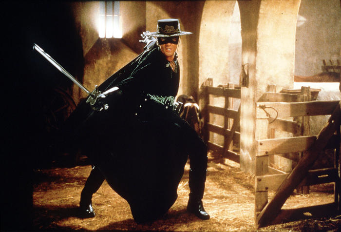 Banderas, i 60 anni di Zorro tra dolore e gloria