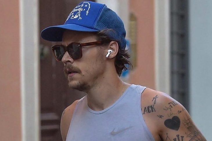 Harry Styles innamorato dell’Italia, corre in giro per Roma (FOTO & VIDEO)