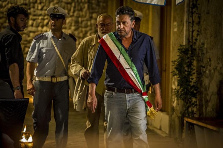 Il sindaco pescatore, trama e cast del film con Sergio Castellitto