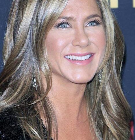 Jennifer Aniston adotta un nuovo cucciolo, Lord Chesterfield