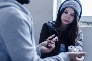 Aumenta il consumo di droga tra adolescenti e giovanissimi, prevenzione di fatto non esiste